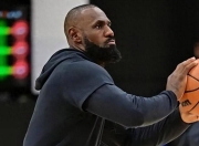 XINGKONG-詹姆斯在快船比赛中回归赛场，高光表现引发热议！的简单介绍