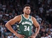 星空体育-字母哥连续三场比赛得分超过比分优势明显，曼联挑战极限！的简单介绍