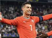 XINGKONG-C罗回归赛场，战术调整首场状态亮眼，德国队观众沸腾！的简单介绍